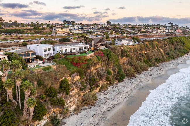 Less than 10 miles from Olivenhain are the beaches of Encinitas which offer quick access to sun, surf, and coastal relaxation.