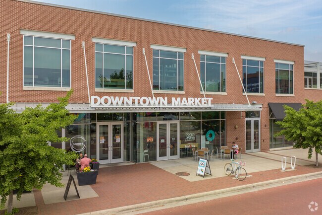 The Downtown Market is a huge food hall style market with multiple restaurants and shops.