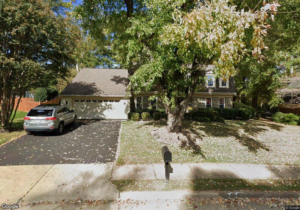 1308 Timberly Ln, McLean, VA 22102 - photo 1