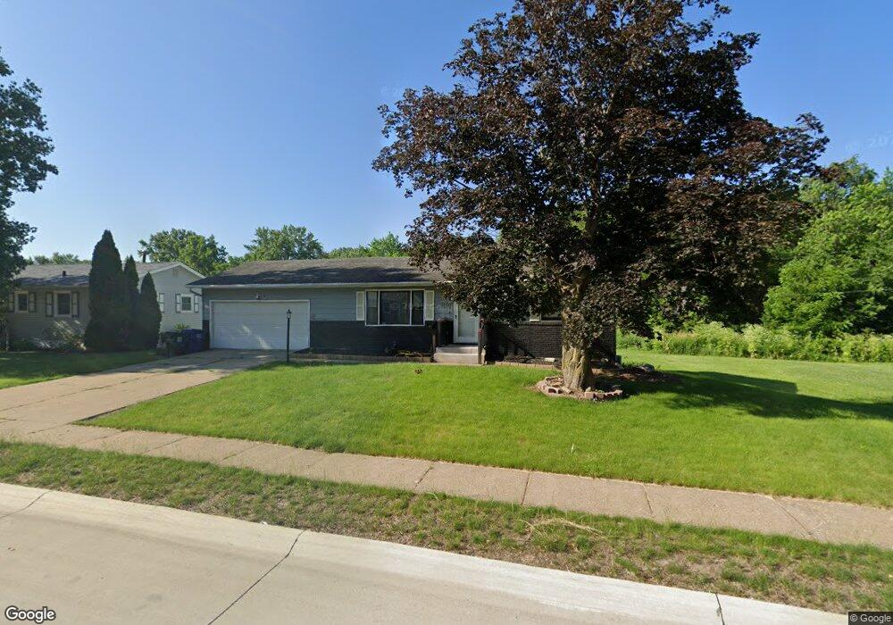 2617 W 43rd St, Davenport, IA 52806 - photo 1