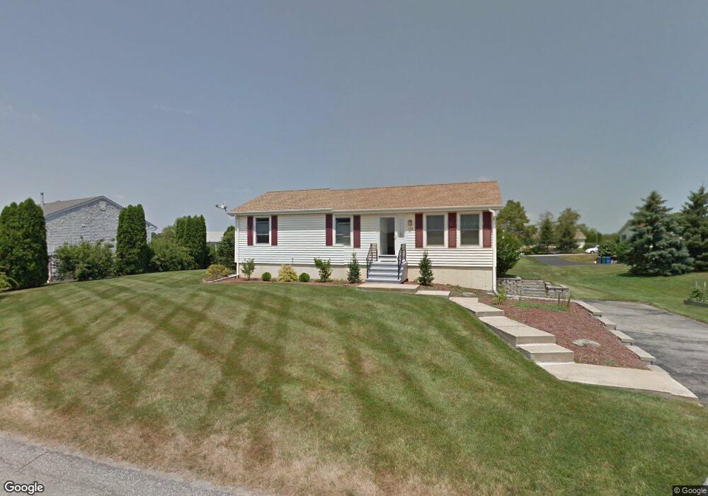 126 Amesbury Cir, Middletown, RI 02842 - photo 1