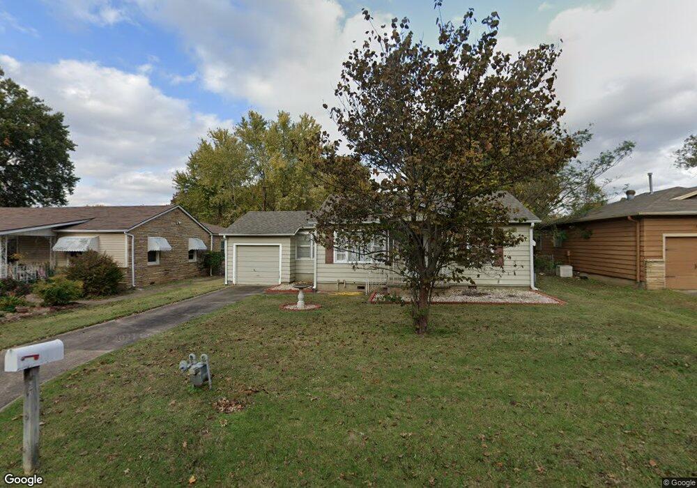 422 E 10th St, Claremore, OK 74017 - photo 1