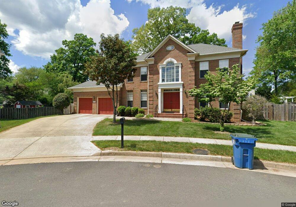 1940 Hull Rd, Vienna, VA 22182 - photo 1