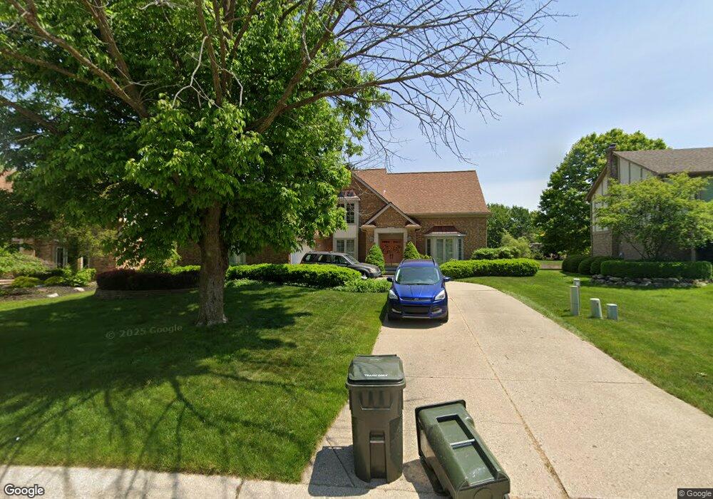 1352 Arbor Creek Dr, Rochester Hills, MI 48306 - photo 1