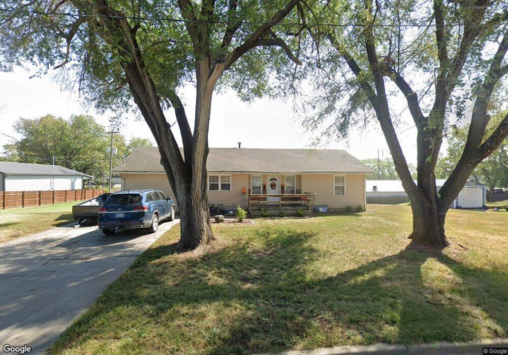709 Cherokee St, Oskaloosa, KS 66066 - photo 1
