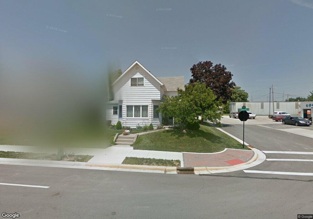 612 E Auglaize St, Wapakoneta, OH 45895 - photo 1