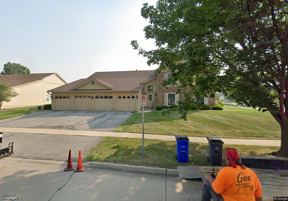 3918 Lexington Dr NE unit B, Cedar Rapids, IA 52402 - photo 1