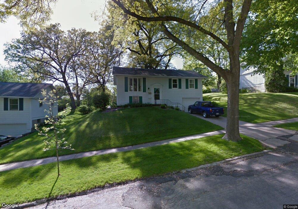 1006 Cheyenne Rd NW, Cedar Rapids, IA 52405 - photo 1