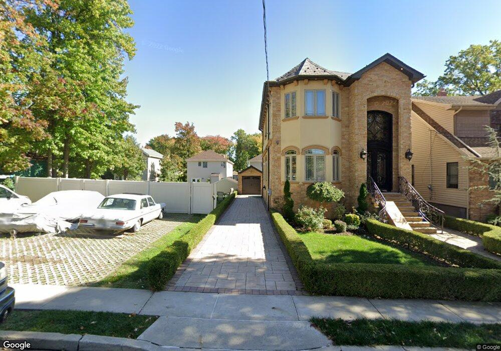 252 Edgegrove Ave, Staten Island, NY 10312 - photo 1
