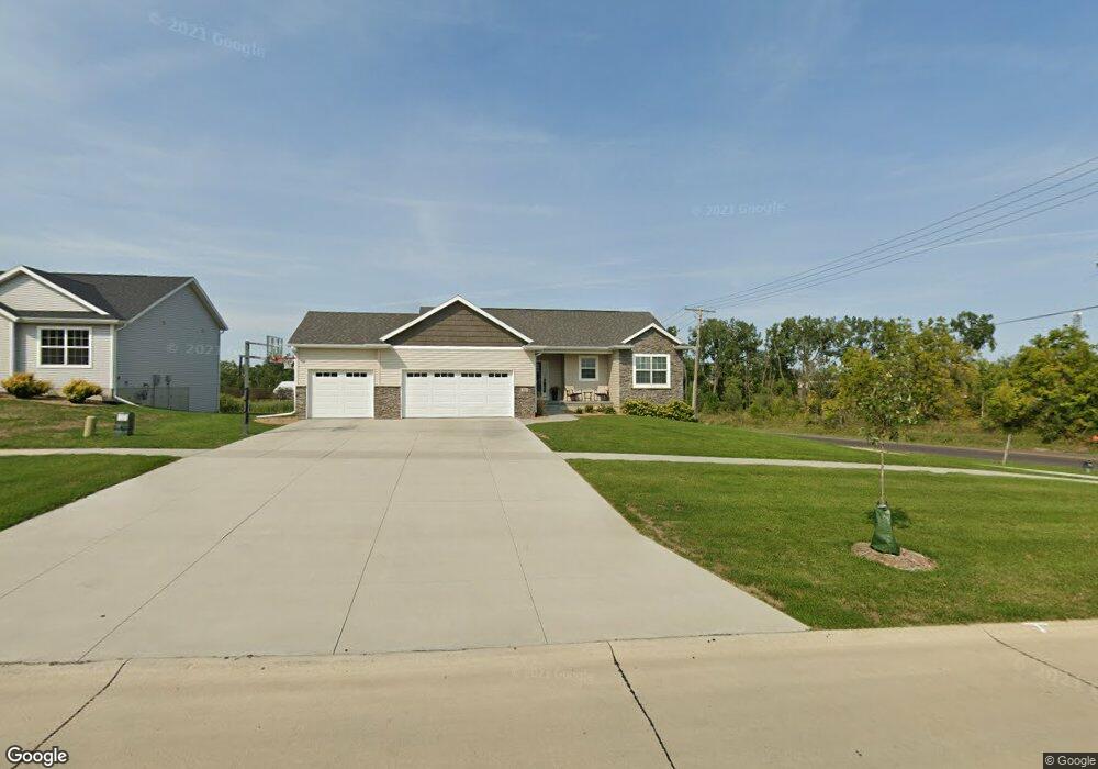 1802 Huntsboro Ln SW, Cedar Rapids, IA 52404 - photo 1