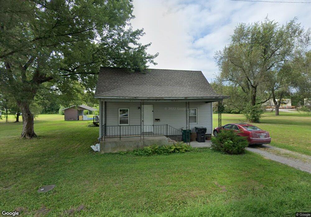 210 Collins Ave, Moberly, MO 65270 - photo 1