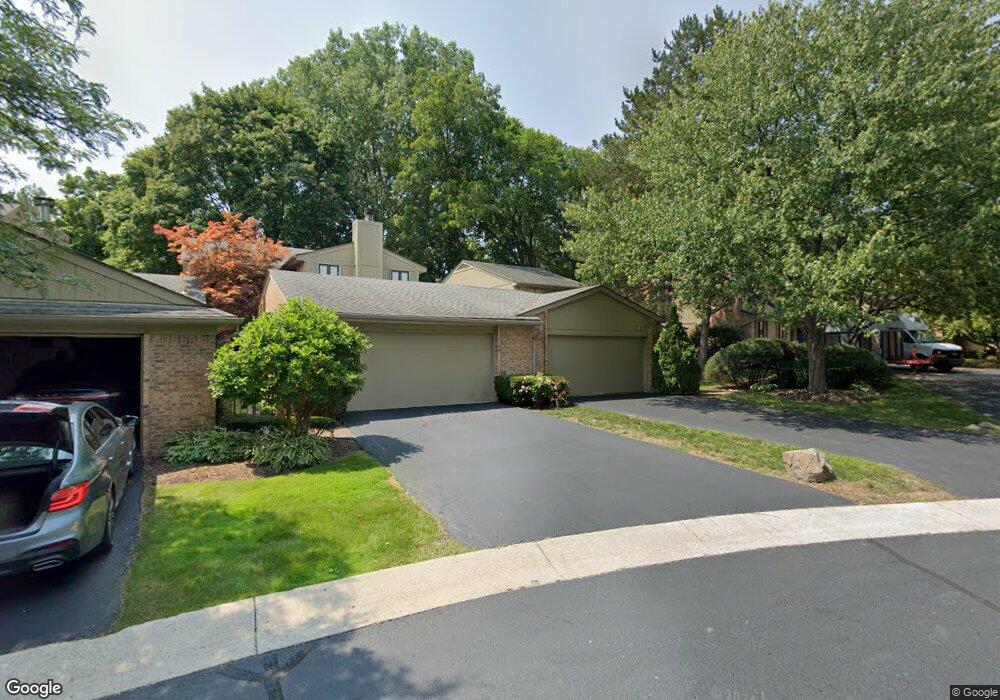 727 Arbor Ct, Bloomfield Hills, MI 48304 - photo 1