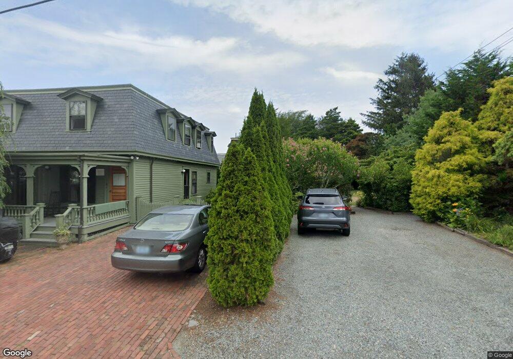 10 Victoria Ave unit 2, Newport, RI 02840 - photo 1