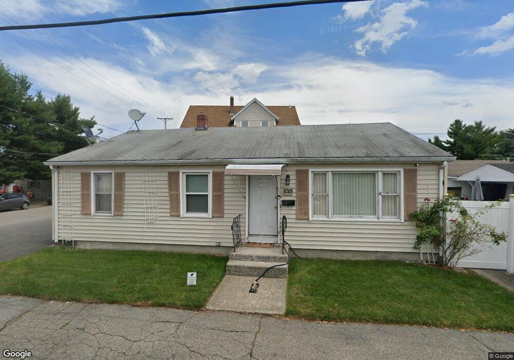 1015 York Ave, Pawtucket, RI 02861 - photo 1