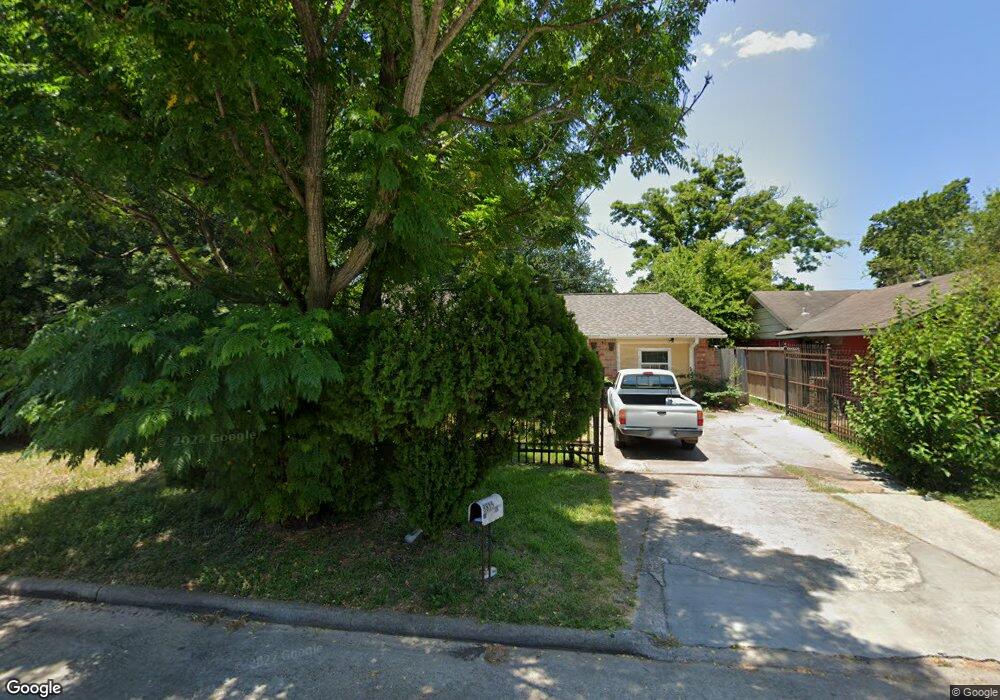 8815 Burford Ln, Houston, TX 77088 - photo 1