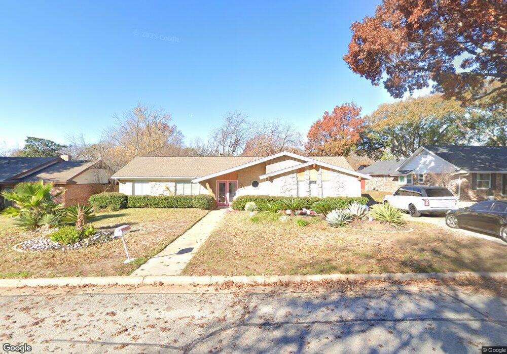 13 Lincolnshire Cir, Bedford, TX 76021 - photo 1