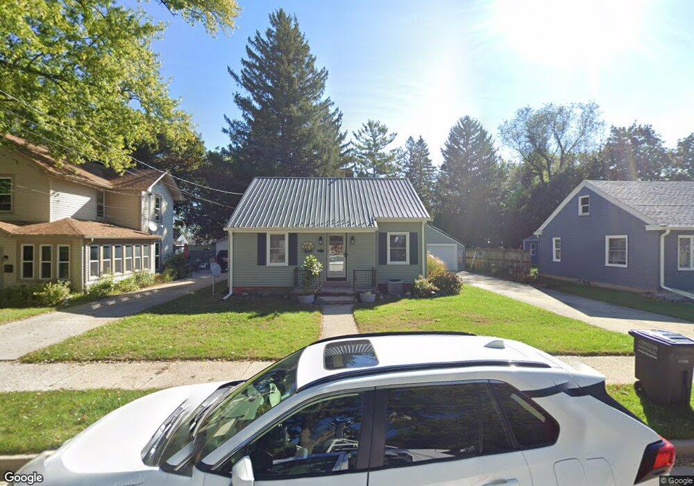 327 S Maple St, Oconomowoc, WI 53066 - photo 1