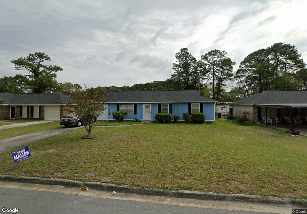10 Robin Hood Dr, Savannah, GA 31406 - photo 1