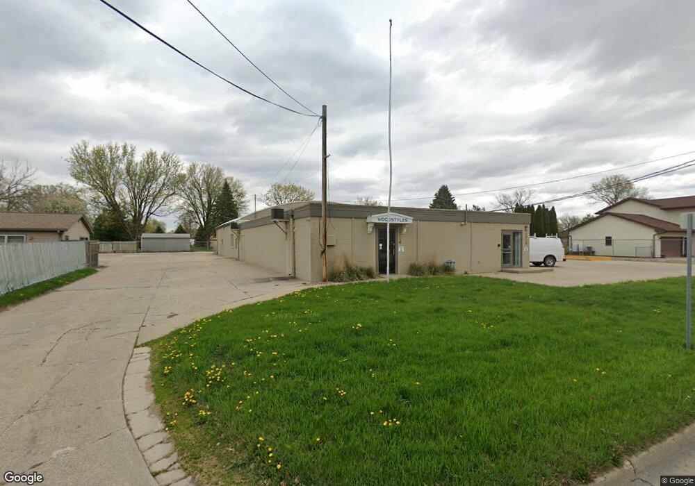 1714 N 4th Ave E, Newton, IA 50208 - photo 1