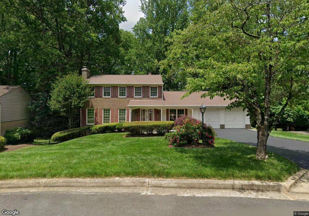 8904 Lynnhurst Dr, Fairfax, VA 22031 - photo 1