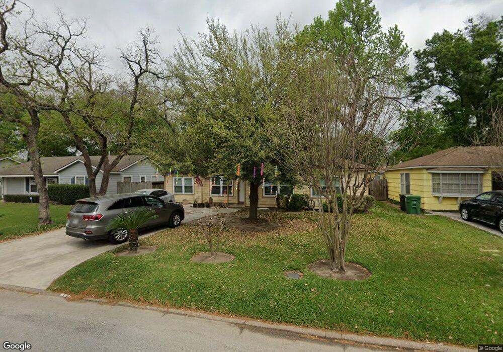 1822 Saxon Dr, Houston, TX 77018 - photo 1