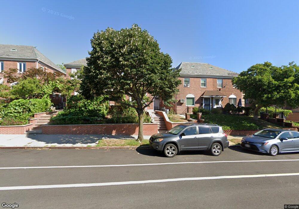 17525 73rd Ave, Fresh Meadows, NY 11366 - photo 1