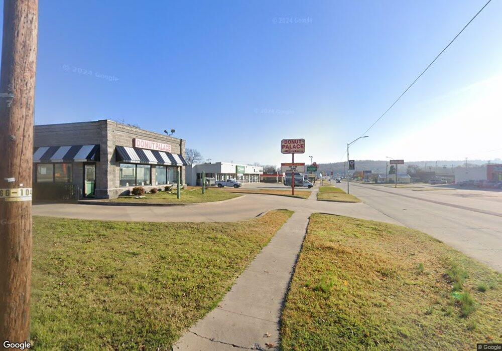 112 N B St, Henryetta, OK 74437 - photo 1