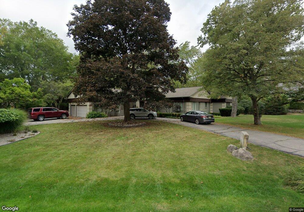 5233 Clarendon Crest St, Bloomfield Hills, MI 48302 - photo 1