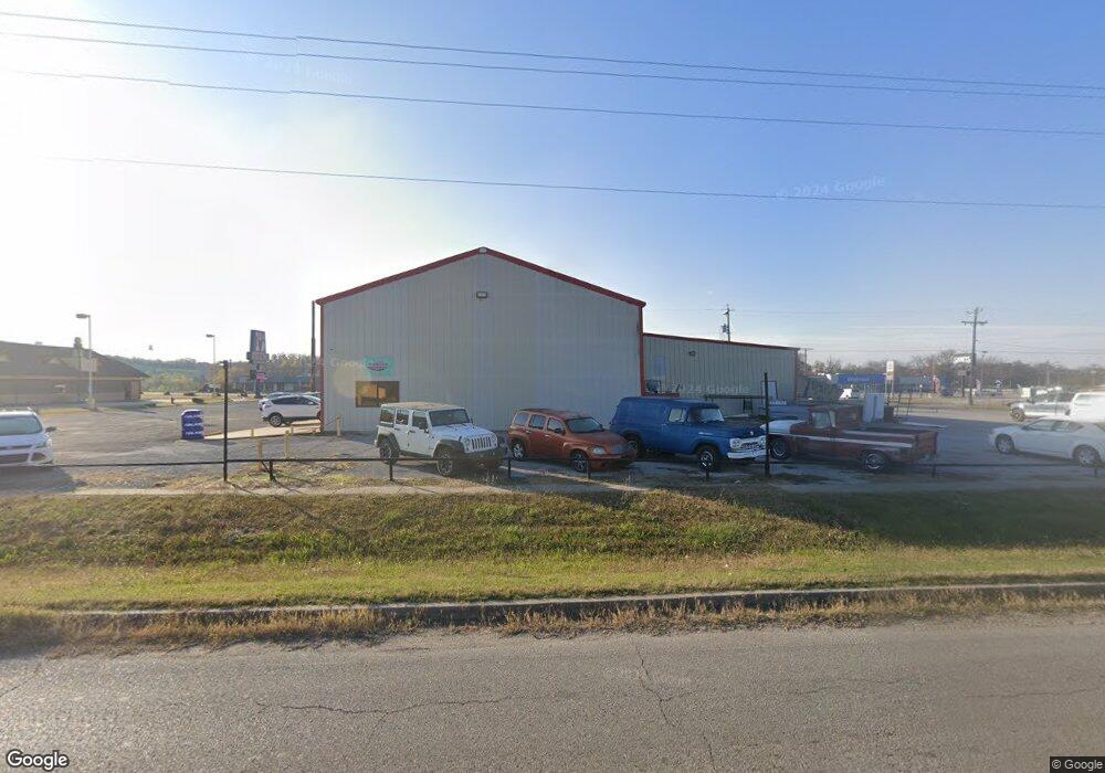 705 E Trudgeon St, Henryetta, OK 74437 - photo 1