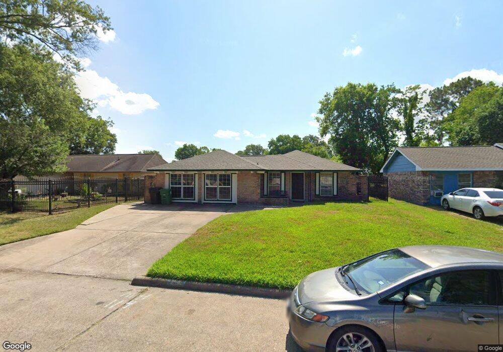 8618 Old Ledge Ln, Houston, TX 77088 - photo 1