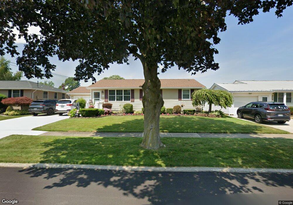 834 Remington Dr, North Tonawanda, NY 14120 - photo 1