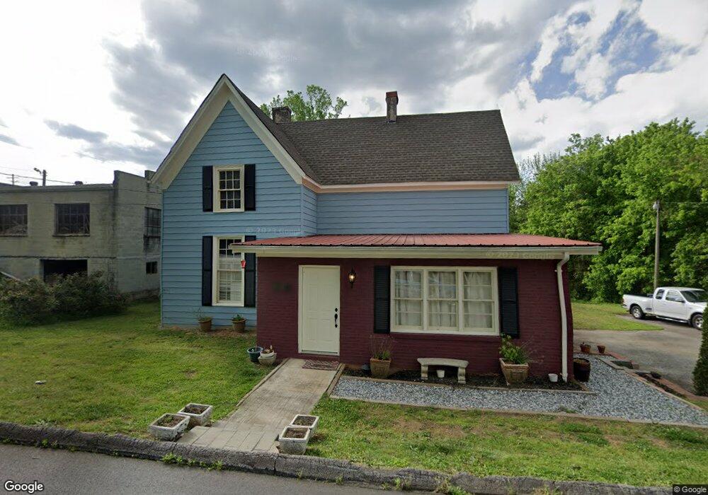 205 E Water St unit B, Clarkesville, GA 30523 - photo 1