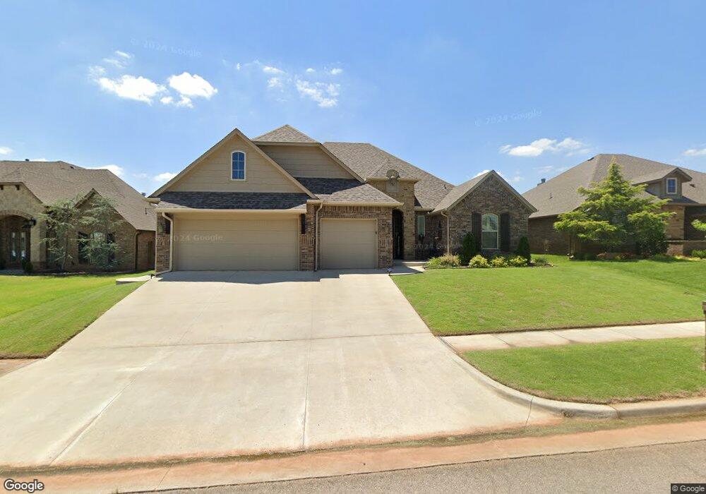 1013 Lindsey Ln, Moore, OK 73160 - photo 1