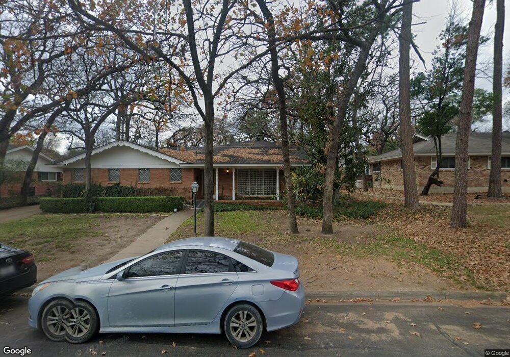 1005 Forest Oaks Ln, Hurst, TX 76053 - photo 1