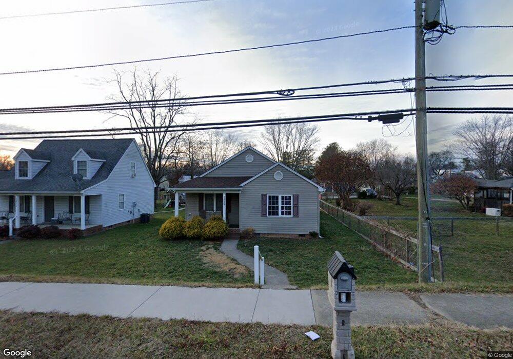 1427 N Delphine Ave, Waynesboro, VA 22980 - photo 1