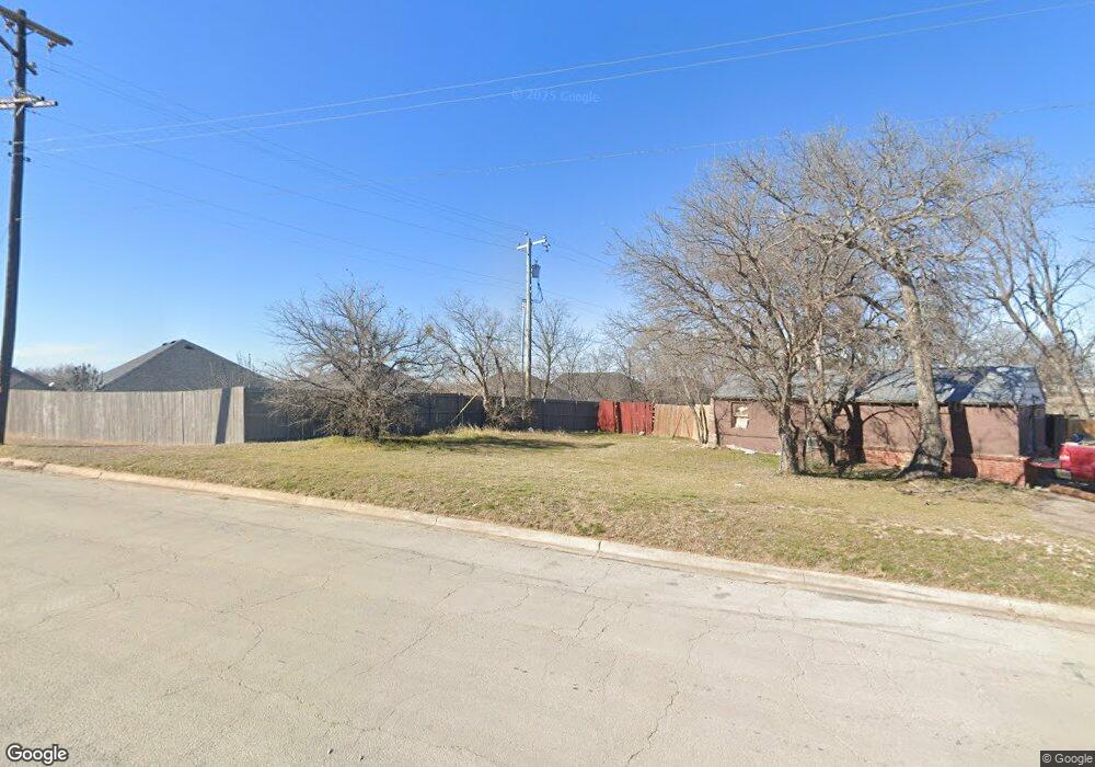 806 N Ridge Dr, White Settlement, TX 76108 - photo 1