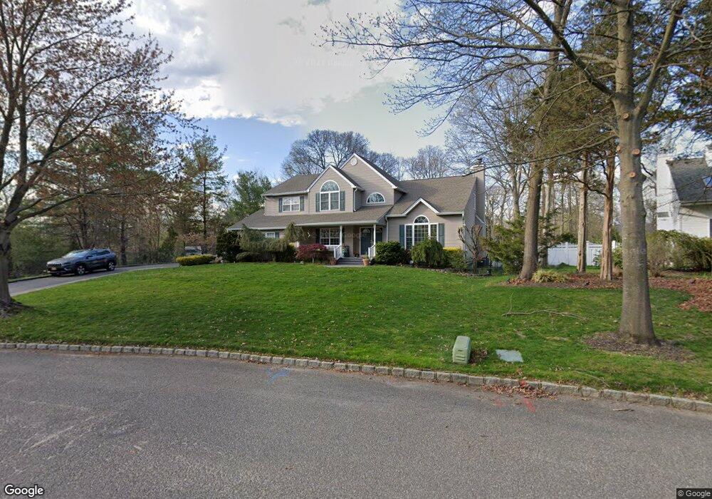 19 Weeping Cherry Ln, ComMacK, NY 11725 - photo 1