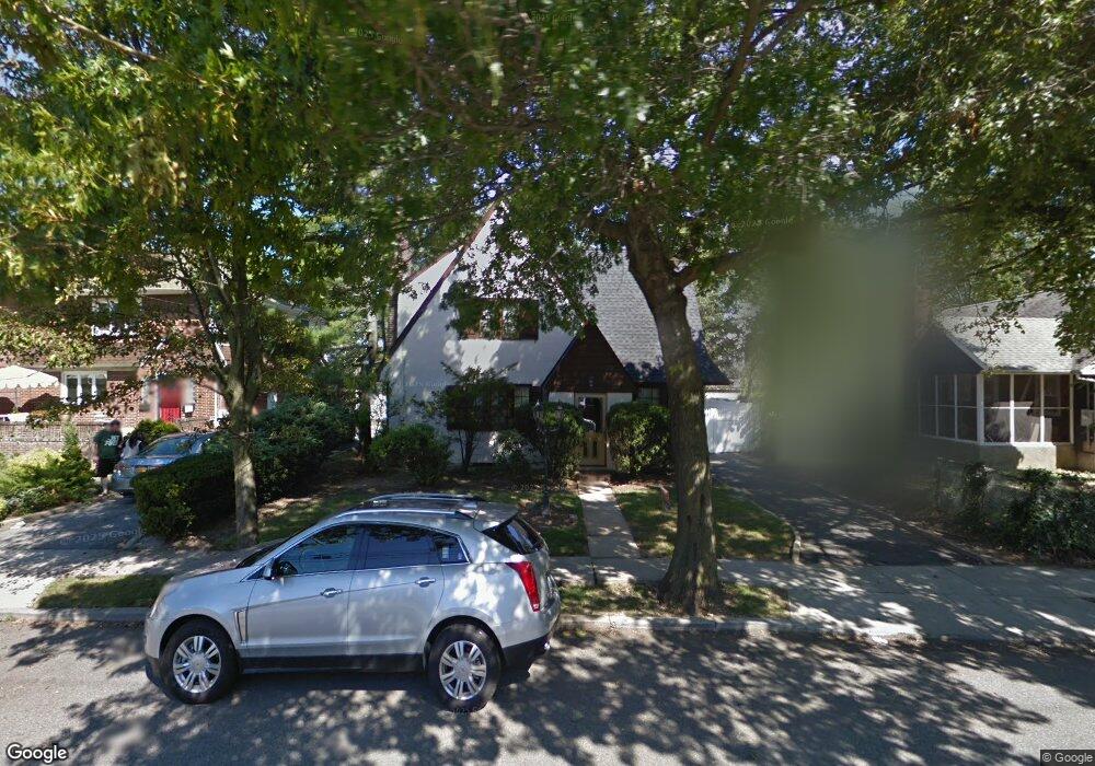 252 Washington Ave, Cedarhurst, NY 11516 - photo 1