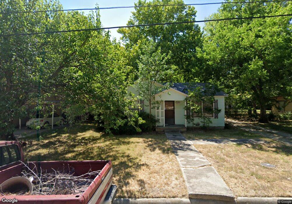 1111 S Wine St, Gainesville, TX 76240 - photo 1