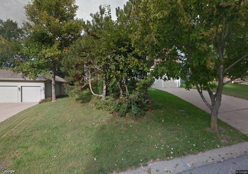 7828 Woodstone Ln, Shawnee, KS 66217 - photo 1