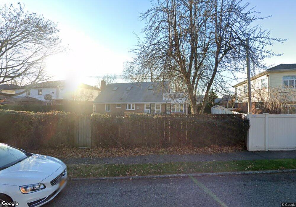 6723 179th St, Fresh Meadows, NY 11365 - photo 1