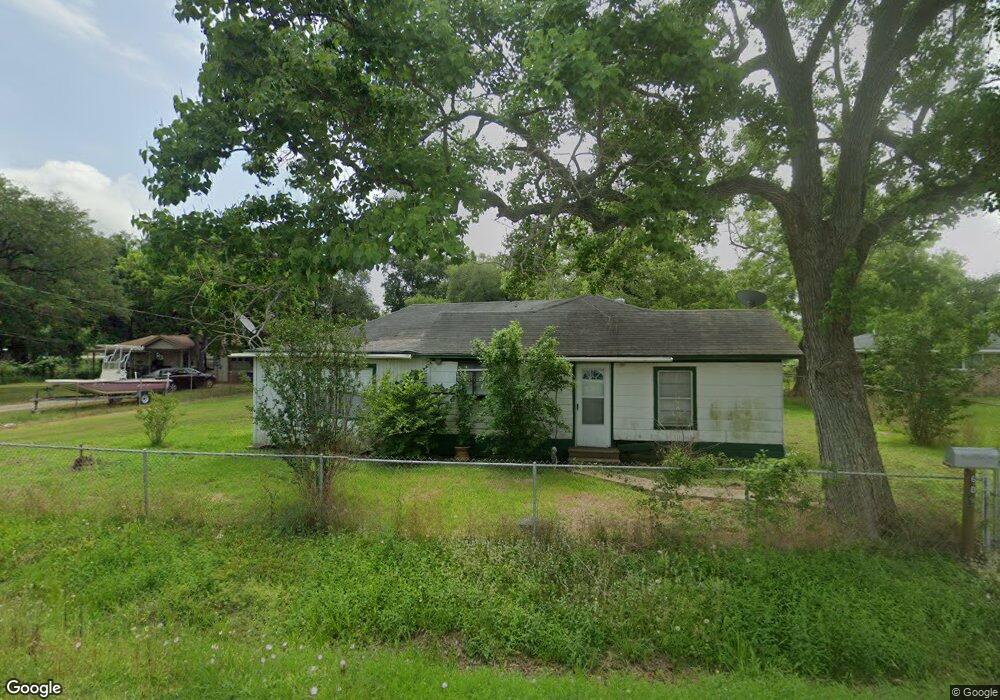 609 Harvey St, Clute, TX 77531