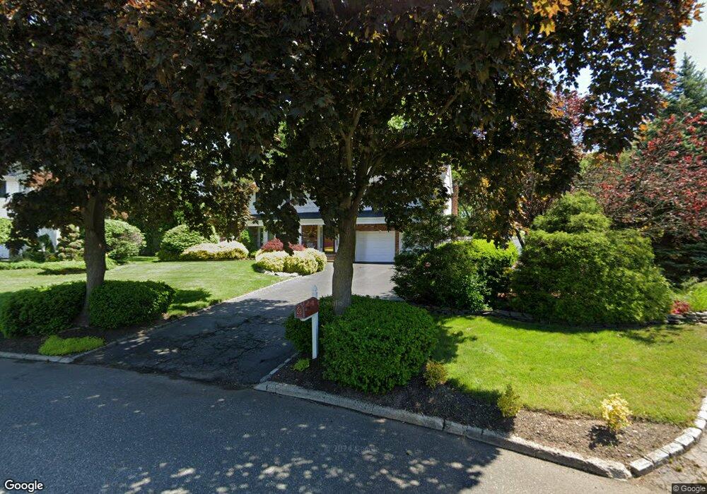 23 Ron Ct, ComMacK, NY 11725 - photo 1