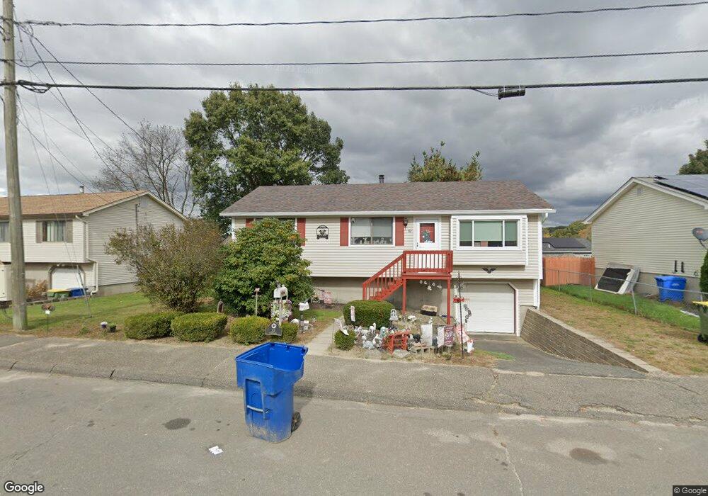 32 Cathy Ln, Waterbury, CT 06704 - photo 1