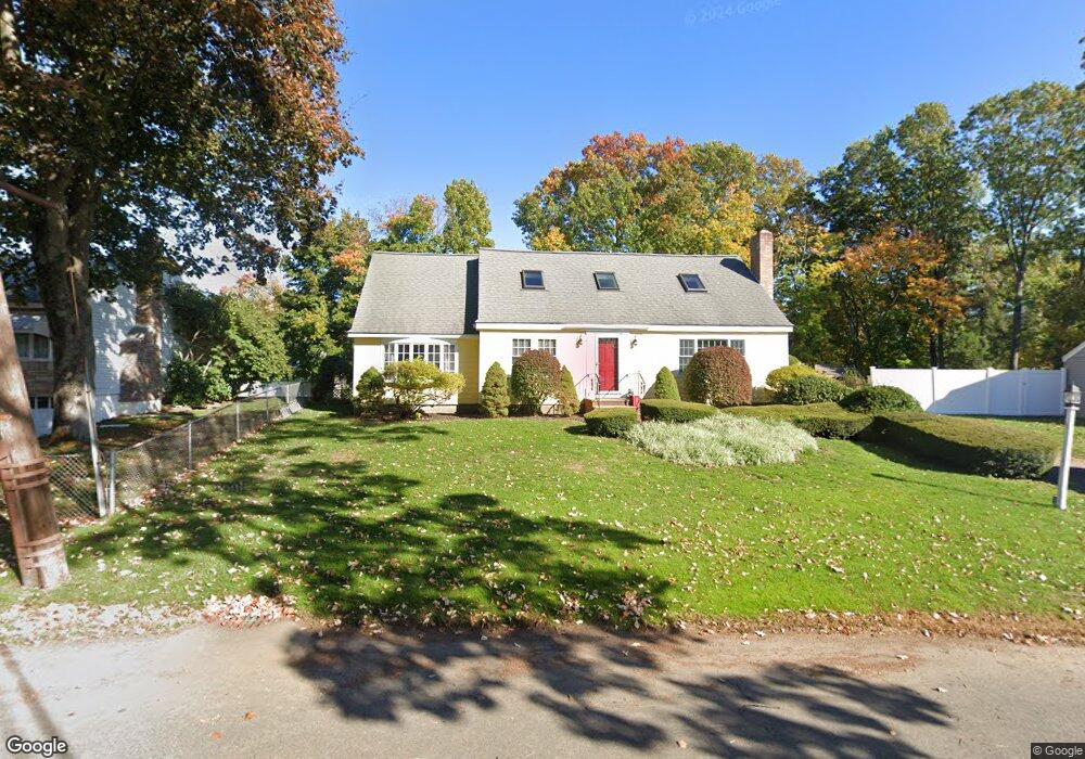 77 Robin Hood Rd, Stoneham, MA 02180 - photo 1