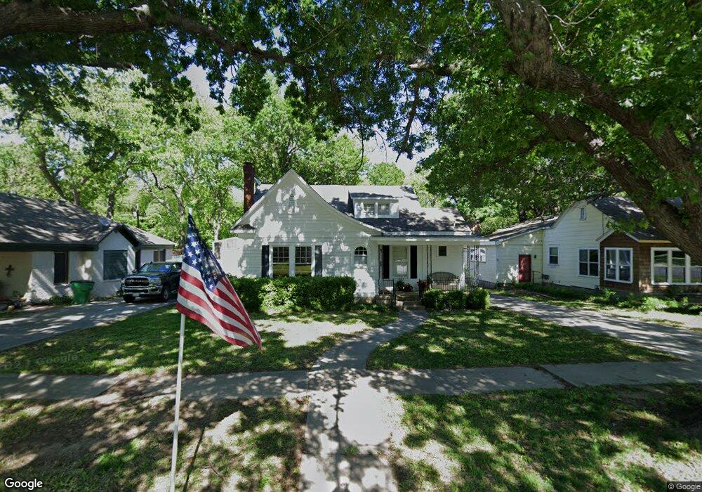 704 S Lindsay St, Gainesville, TX 76240 - photo 1