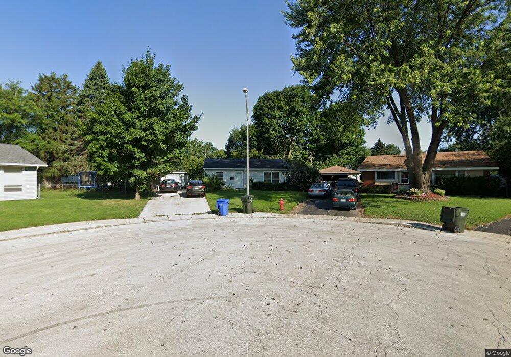 114 Siesta Ct, Carpentersville, IL 60110 - photo 1