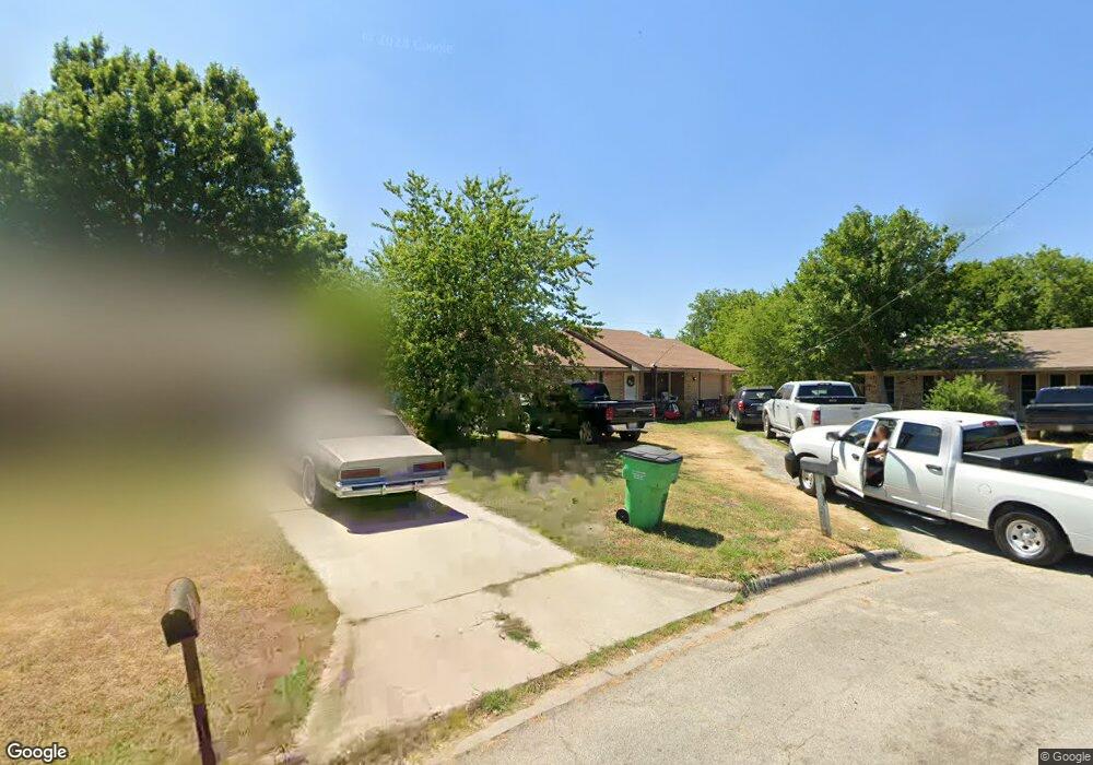 1305 Noel Dr, Gainesville, TX 76240 - photo 1