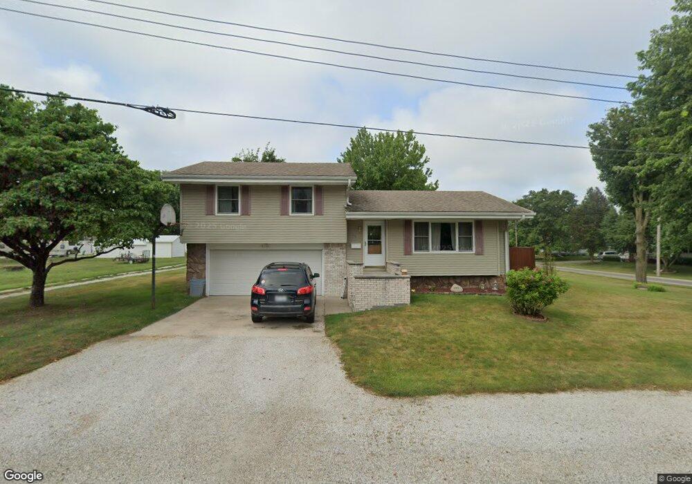 352 W Myrtle St, Virginia, IL 62691 - photo 1