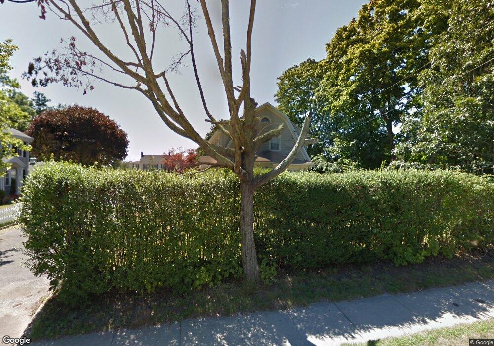 733 Ocean Ave, New London, CT 06320 - photo 1